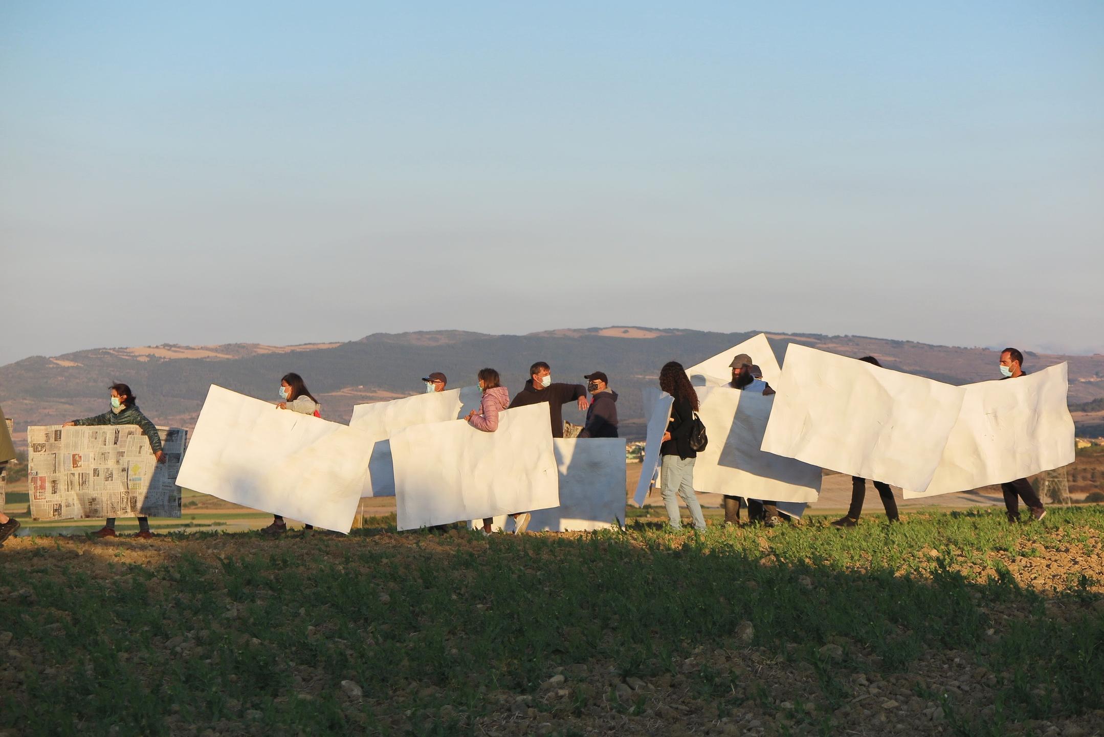 Foto_Salvemos el Perdón lleva maqueta al Museo de Navarra 09